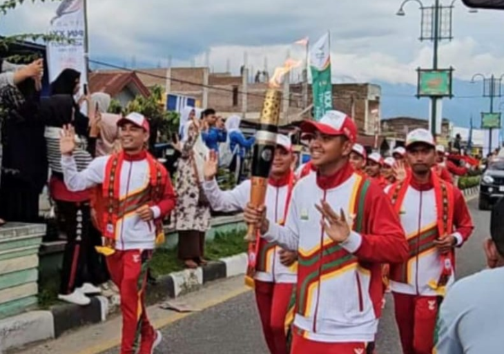 Pj Bupati Aceh Tenggara Terima Api PON